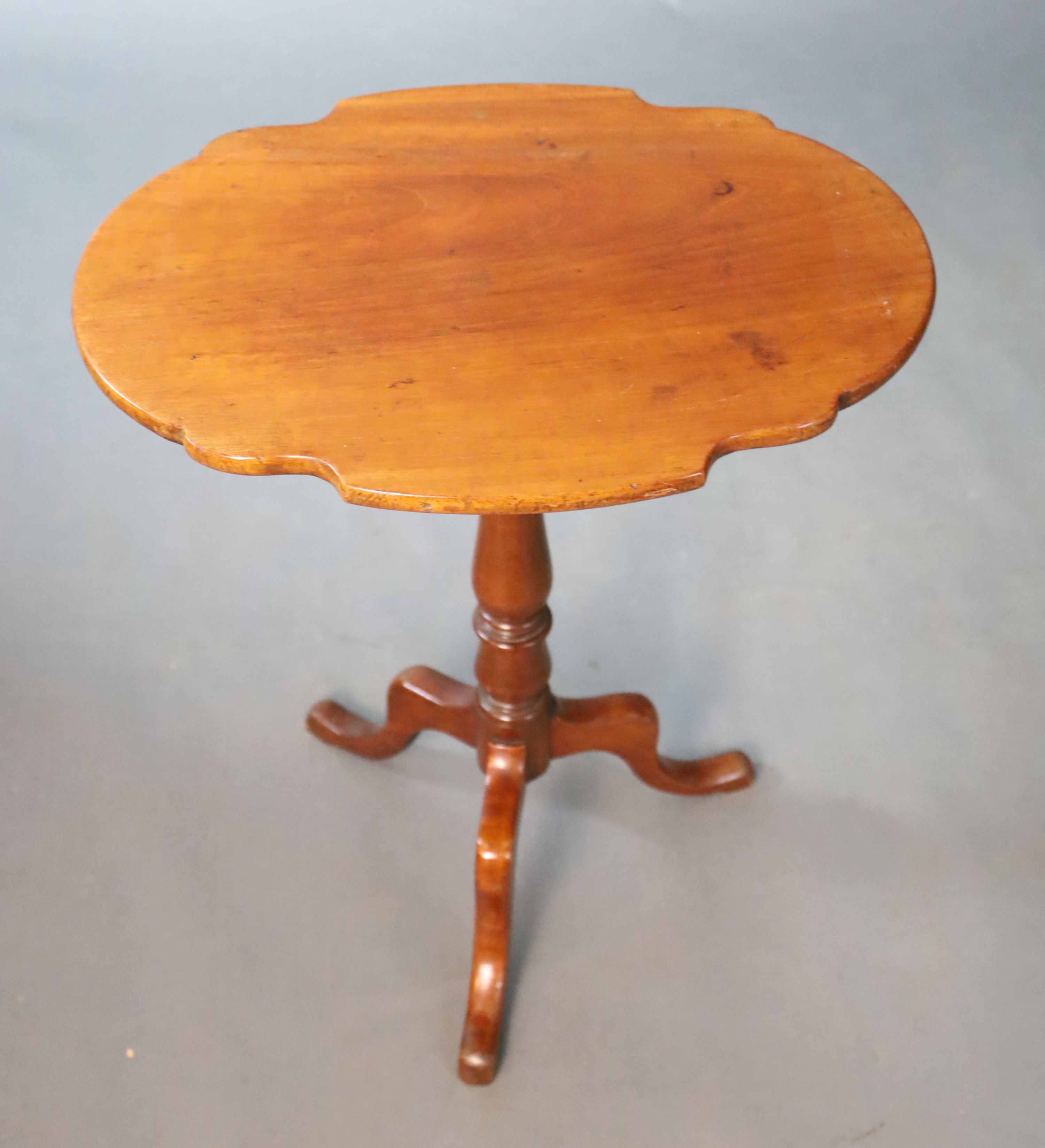 An early Victorian mahogany tripod table, W.58.5cm D.44.5cm H.69cm